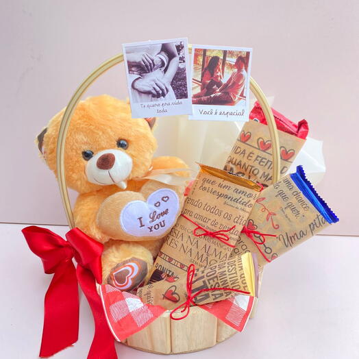 Cesta Doce Carinho – Chocolates Sortidos e Urso de Pelucia