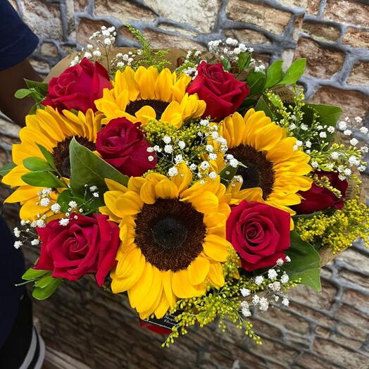 Buquê com Girassois e Rosas
