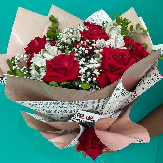 Buquê com 06 Rosas Colombianas e Astromelias