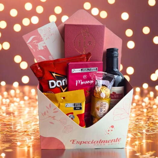 Cesta de Guloseimas, Vinho, Ferero Rocher e Cacau Show Envelope "Especialmente"