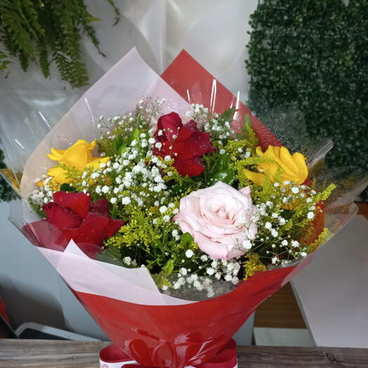 Buquê com 6 Rosas Coloridas Mistas