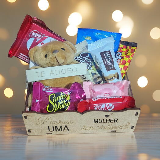 Cesta Mini Encanto Para Uma Mulher Incrivel Com Chocolates e Mini Urso